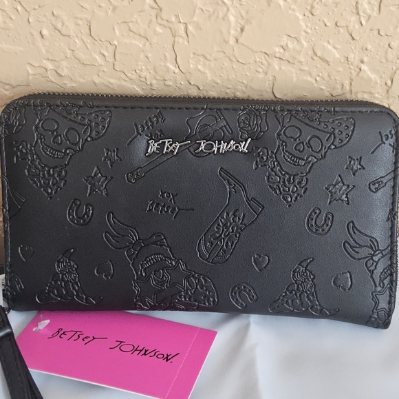 Betsey Johnson Black Embossed COWBOY SKULL Wristlet - Picture 1 of 5